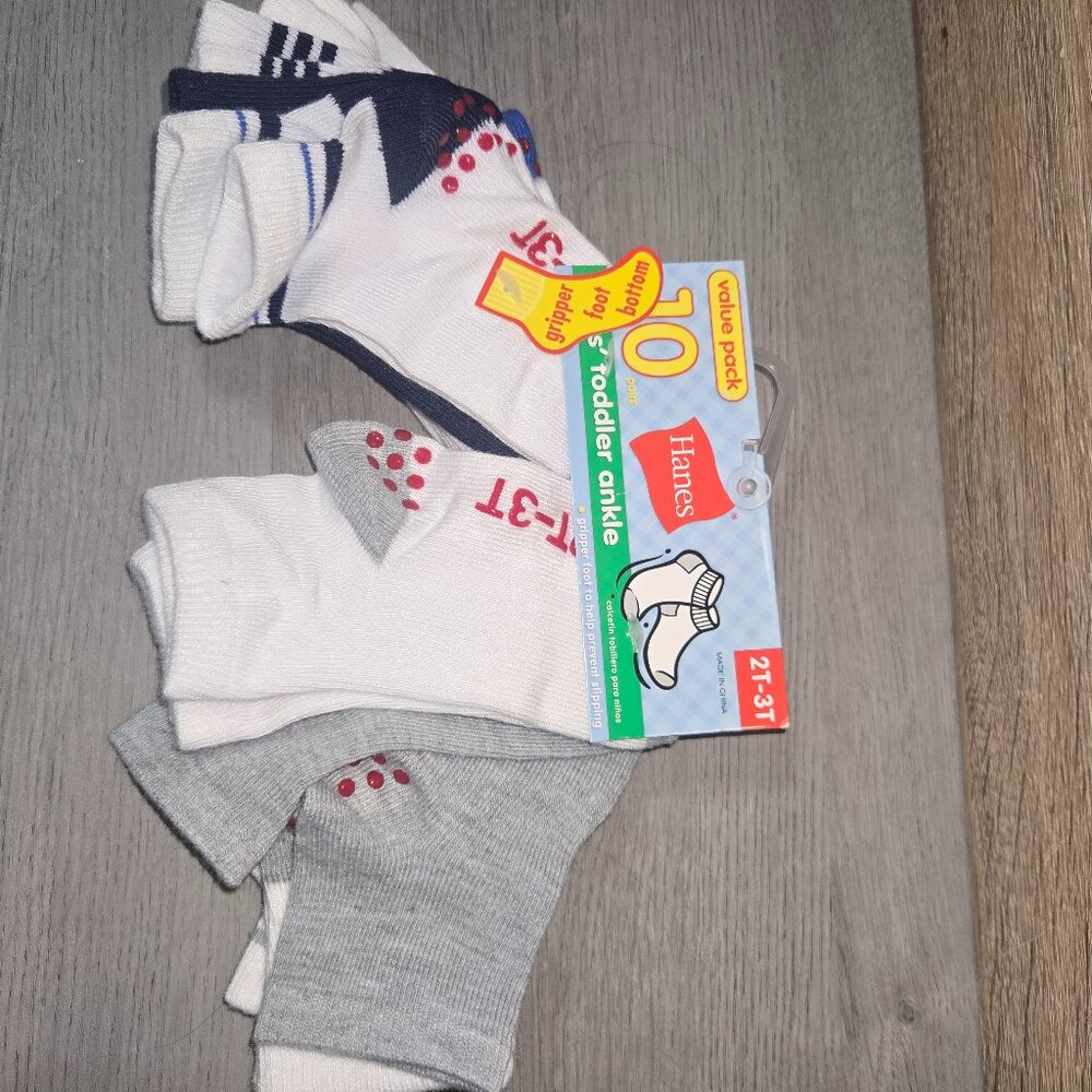 Size 2T-3T Hanes Toddler Socks
